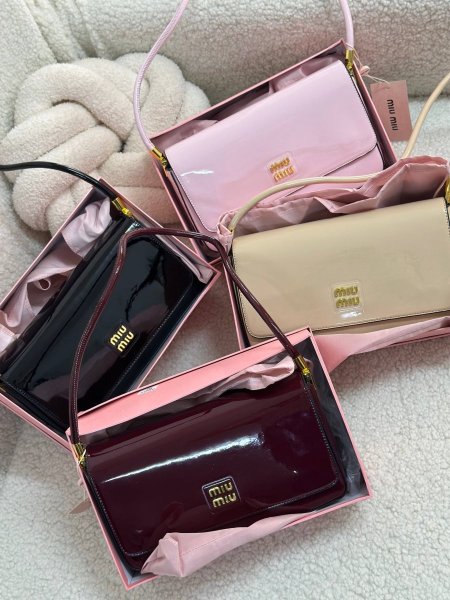 حقيبه ميو ميو لميع ، قاعدة 27 سم